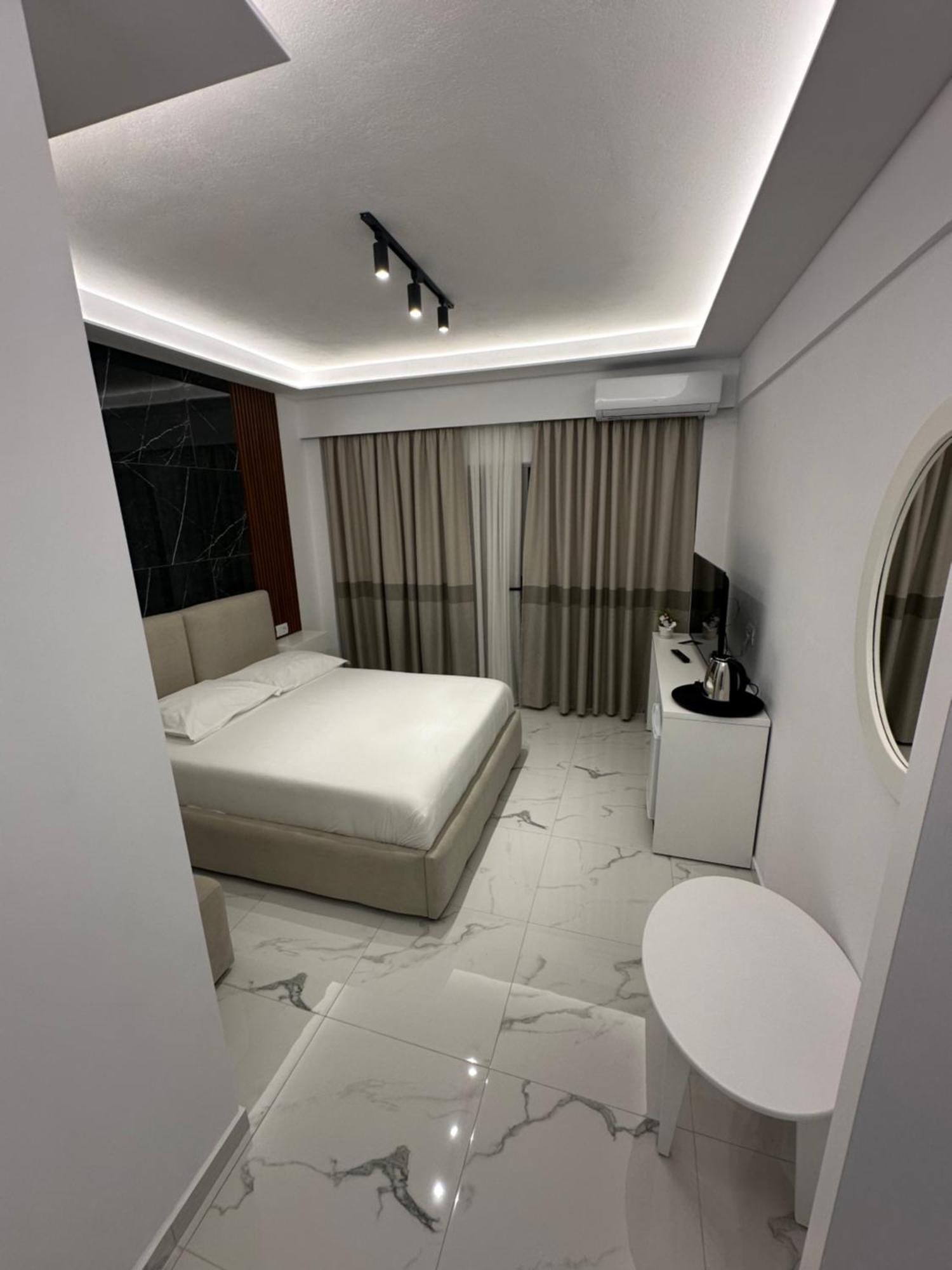 Hotel Elisabet Saranda Extérieur photo