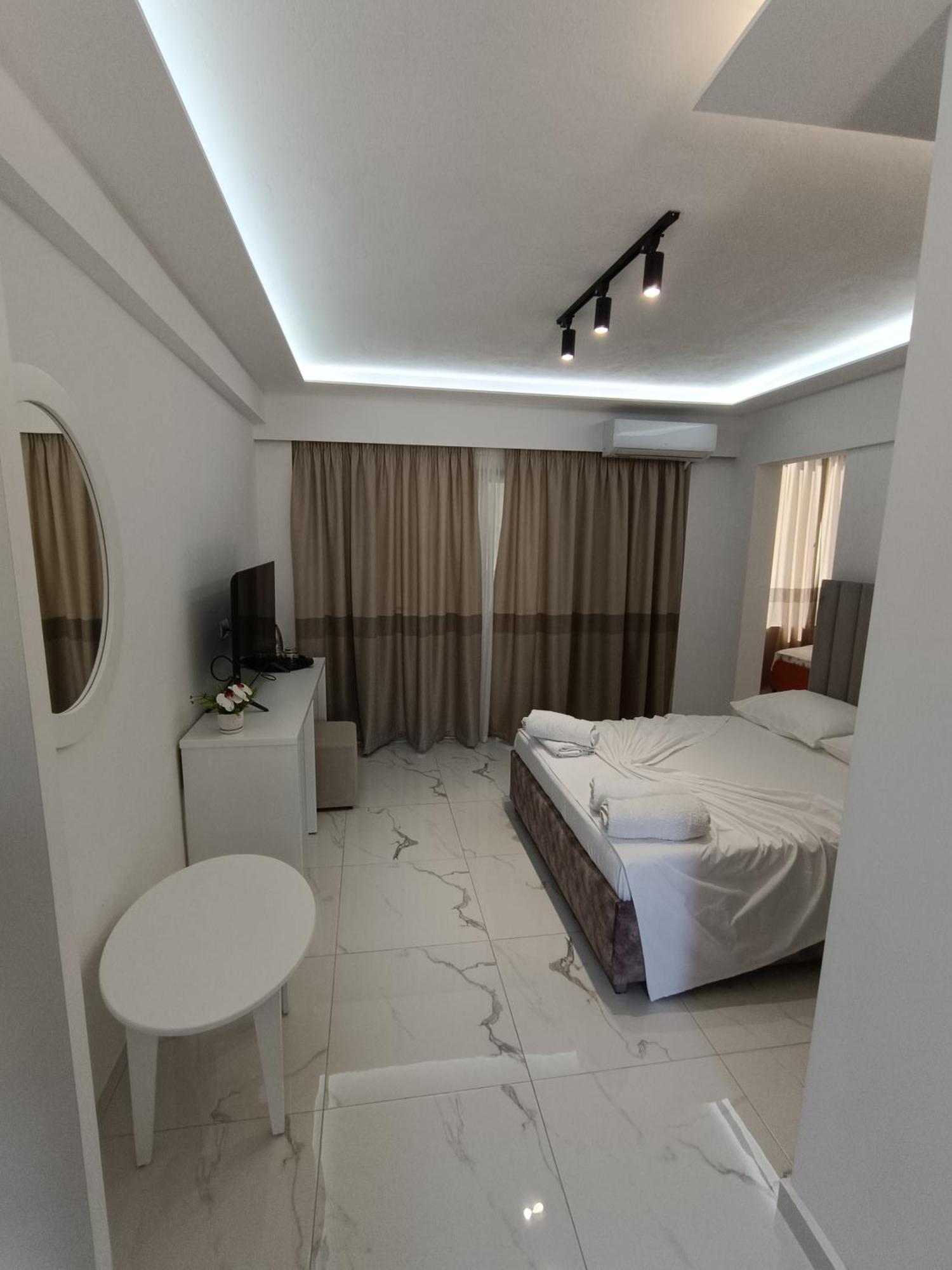 Hotel Elisabet Saranda Extérieur photo